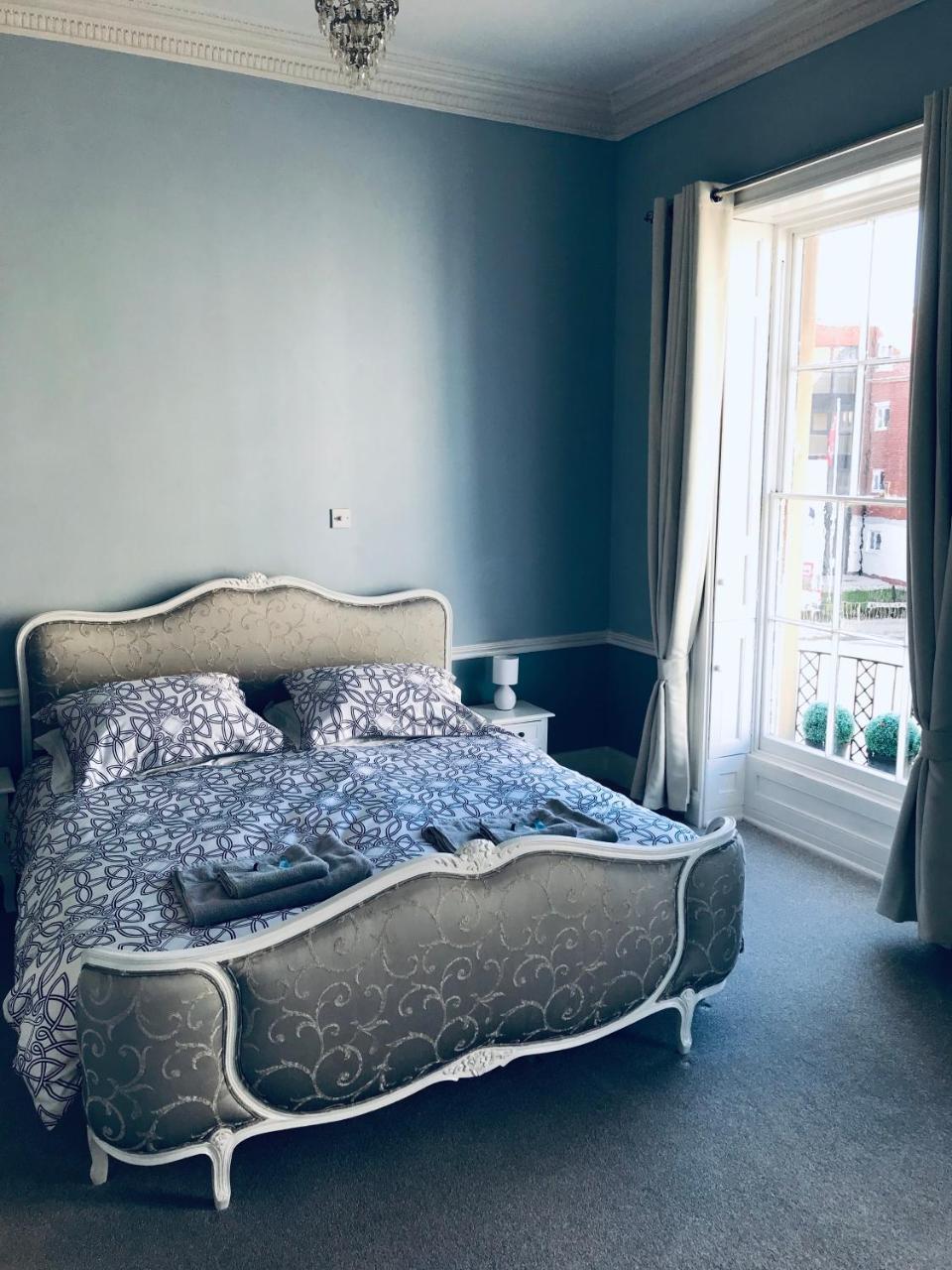 Regency Rooms Guesthouse 切尔滕纳姆 外观 照片