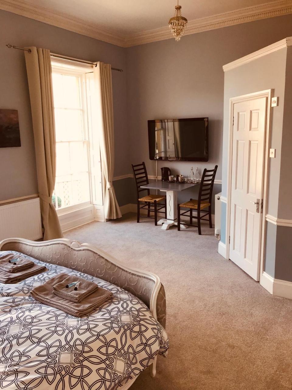 Regency Rooms Guesthouse 切尔滕纳姆 外观 照片
