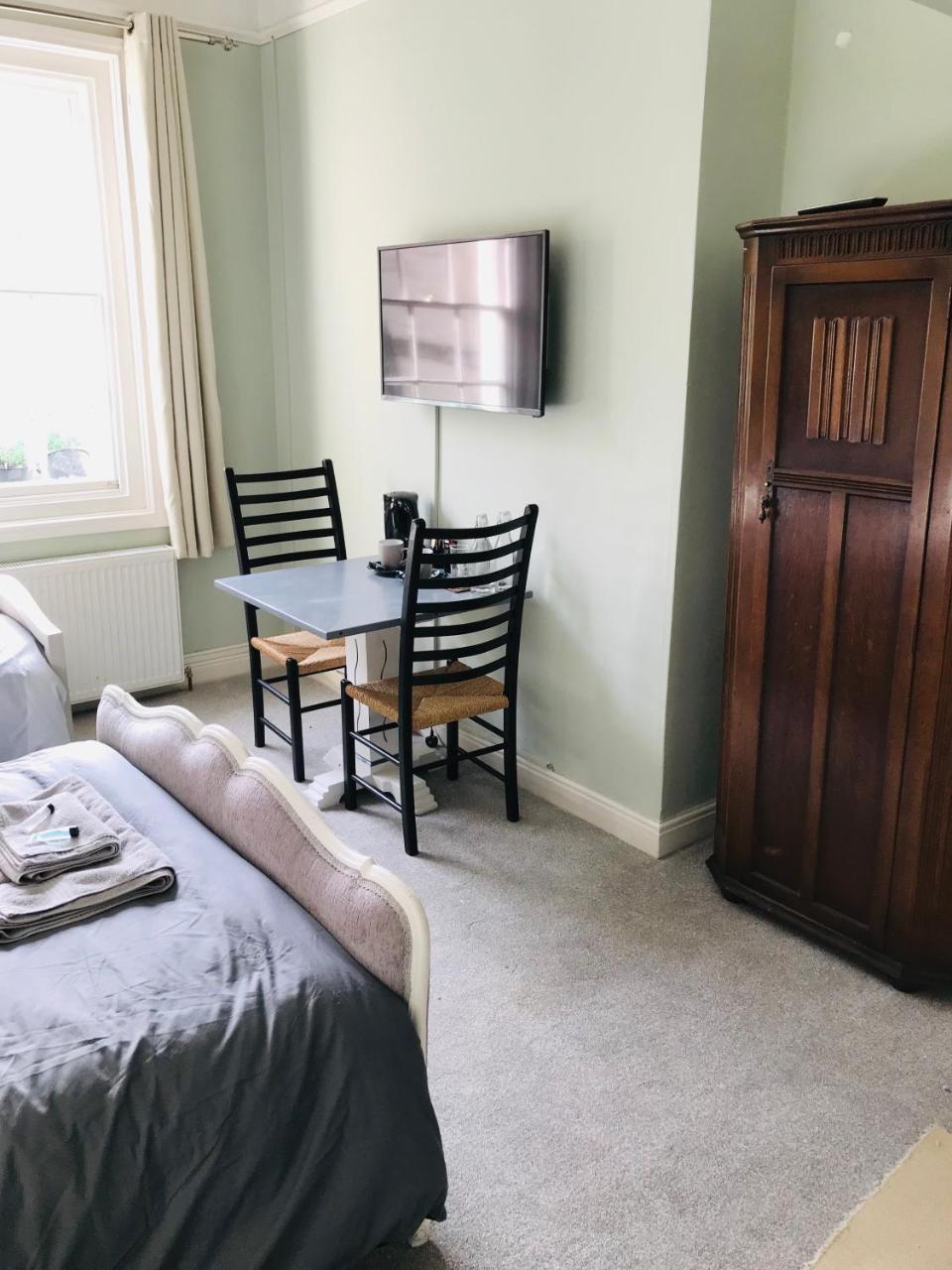 Regency Rooms Guesthouse 切尔滕纳姆 外观 照片