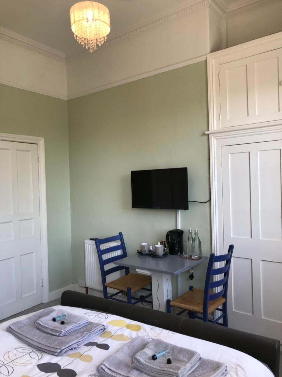 Regency Rooms Guesthouse 切尔滕纳姆 外观 照片